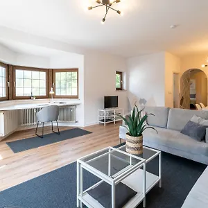 Apartment Partenkirchen - 3-zimmer Mit Panorama-balkon - Bestlage Am Fuß Des Berges, Garmisch-Partenkirchen